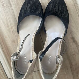 Apt. 9 Black Lace and Cream Espadrilles, size 8 Medium